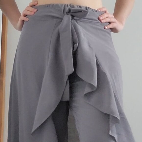 Grey Ruffle Pants with Skirt attatched - Picture 6 of 11